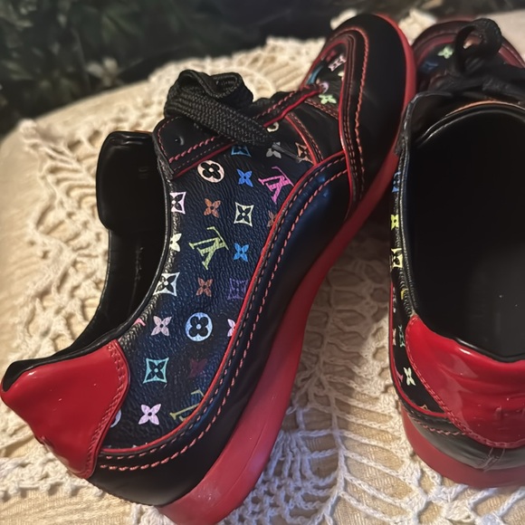 👑SALE!$390*place the offer 🥰
LVUITTONMulticolorMonogramCanvasSneakers Size6/36 - Picture 11 of 13